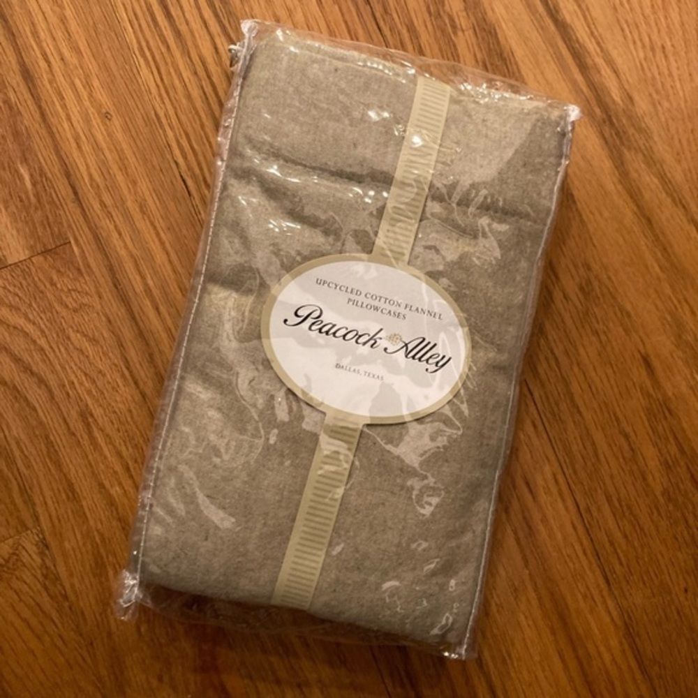 PEACOCK ALLEY Flannel Pillowcases olive Tan- Std NIP